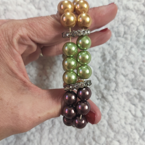 Multicolored Pearl Stretch Bracelet - Picture 4 of 4